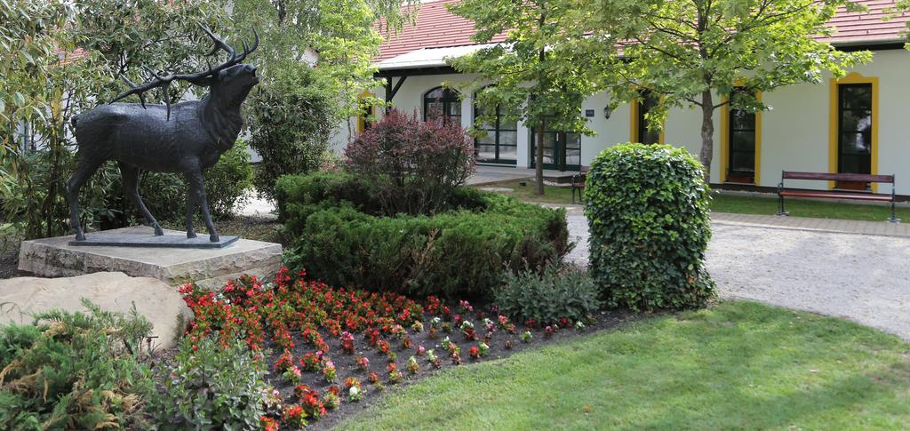 Hubertus Hof Landhotel Balatonfenyves Exterior foto